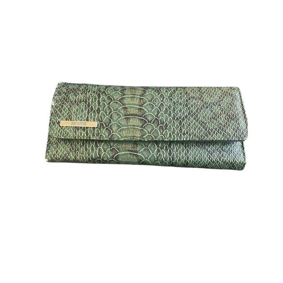 NWT Kenneth Cole Reaction Snake Print Elongated Clutch Green/ Black / Coin Purse